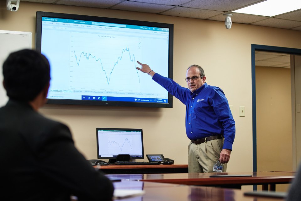 Professor Mike Elliott leads a lecture in a classroom